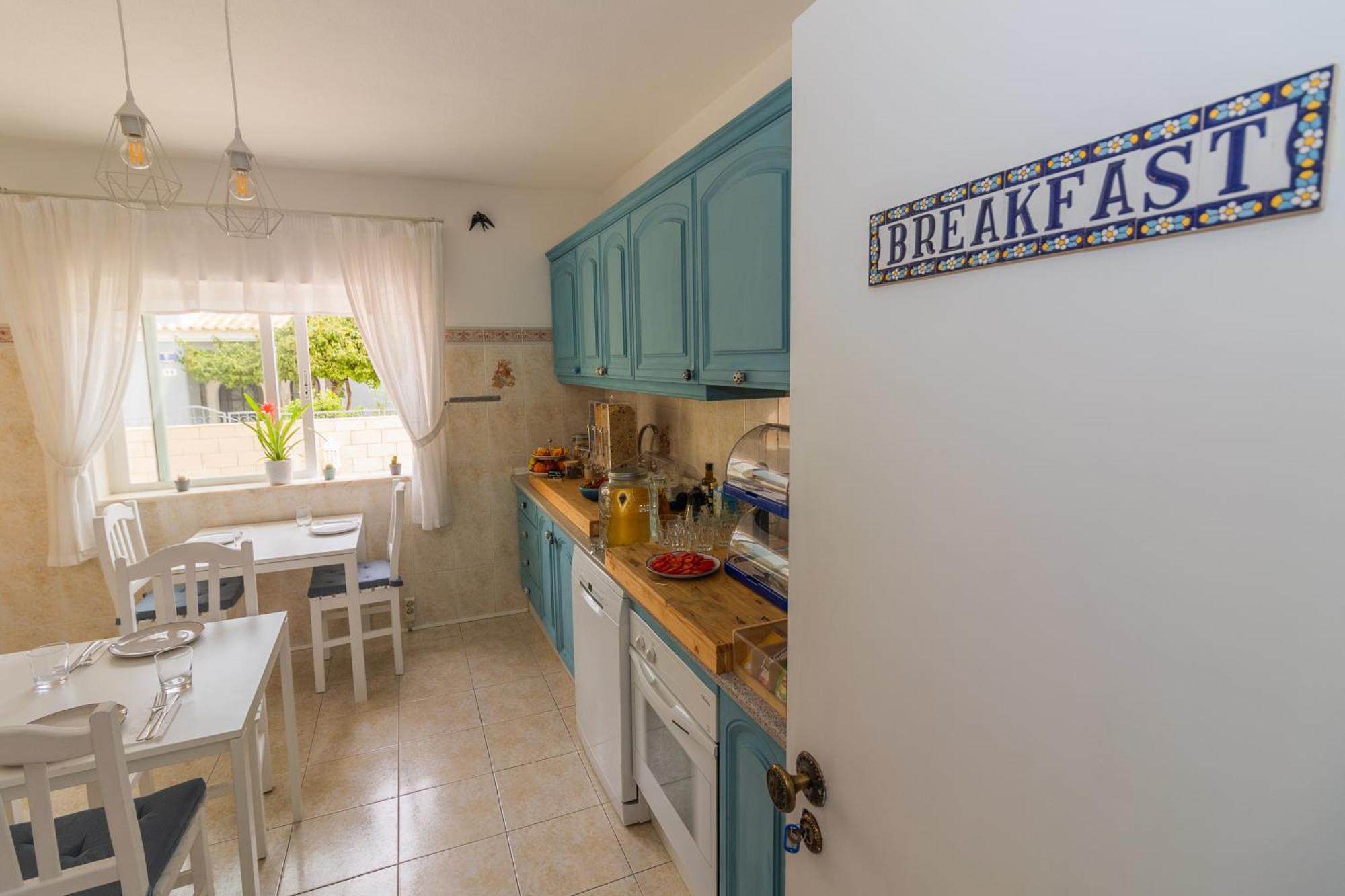 Bb Dona Ana Bed & Breakfast ลากอส ภายนอก รูปภาพ