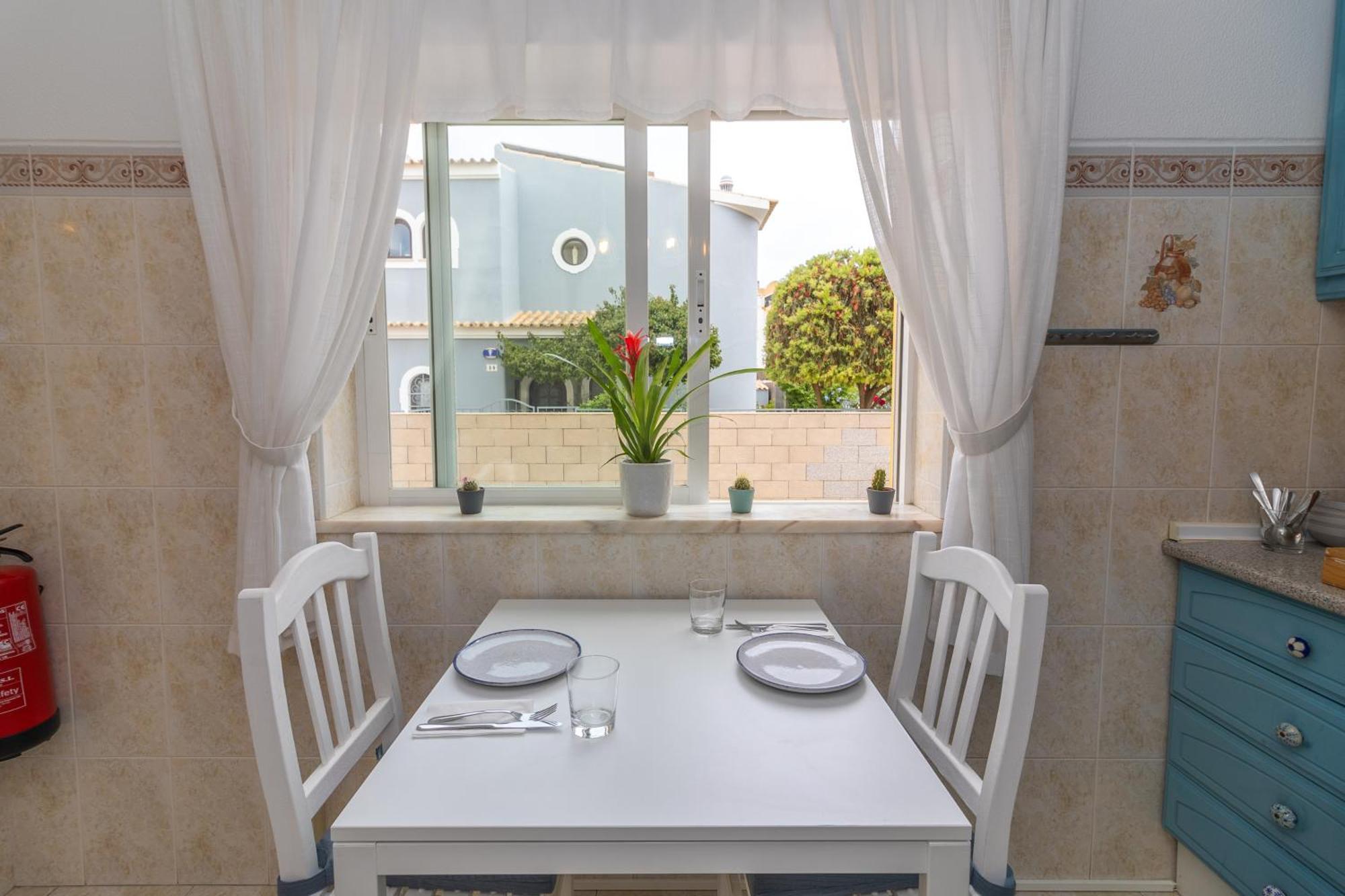 Bb Dona Ana Bed & Breakfast ลากอส ภายนอก รูปภาพ