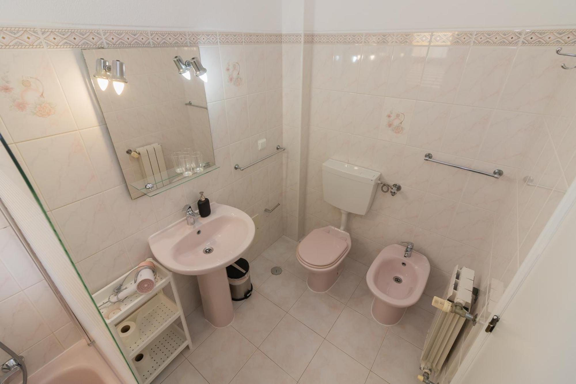 Bb Dona Ana Bed & Breakfast ลากอส ภายนอก รูปภาพ
