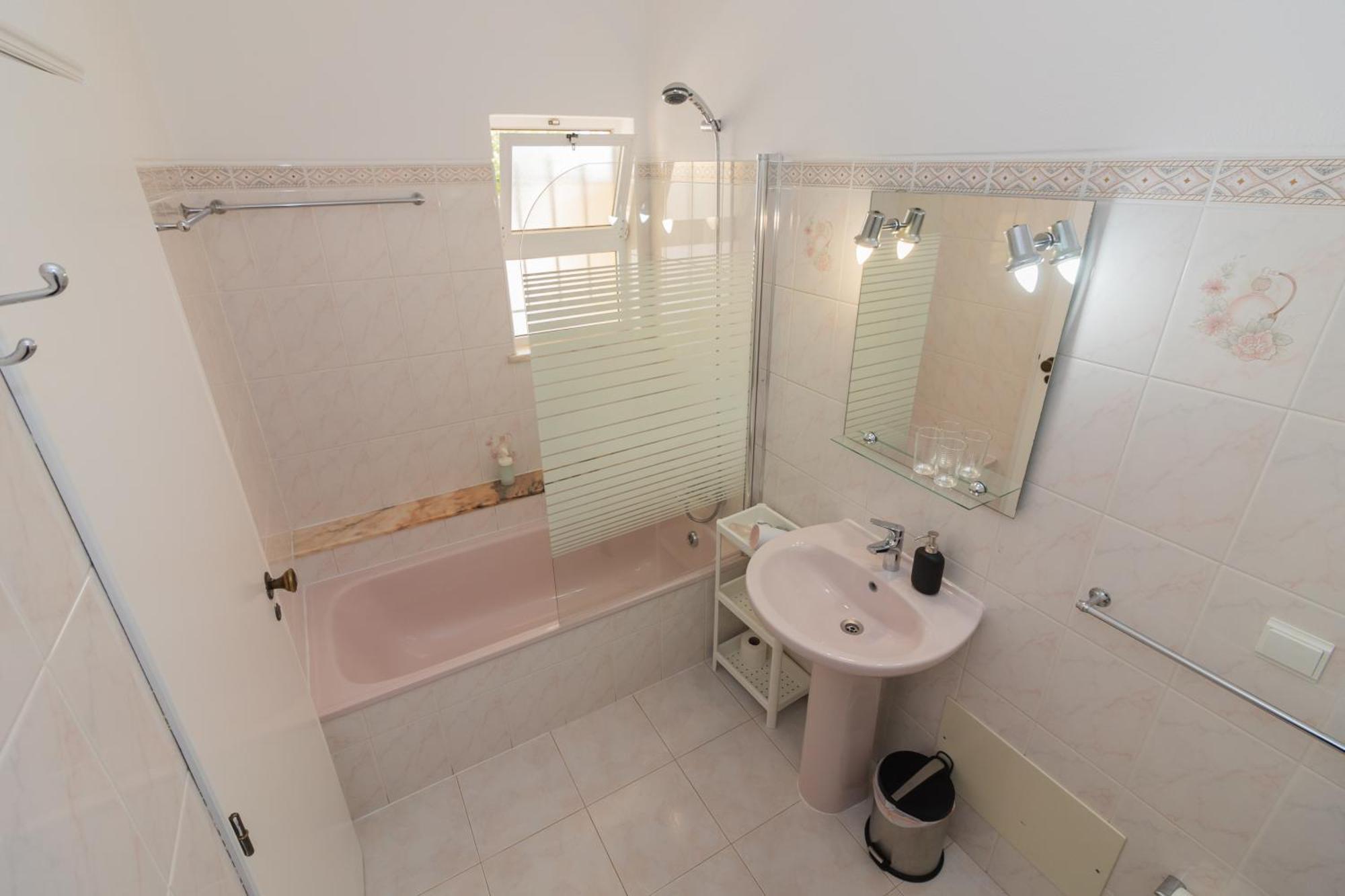 Bb Dona Ana Bed & Breakfast ลากอส ภายนอก รูปภาพ
