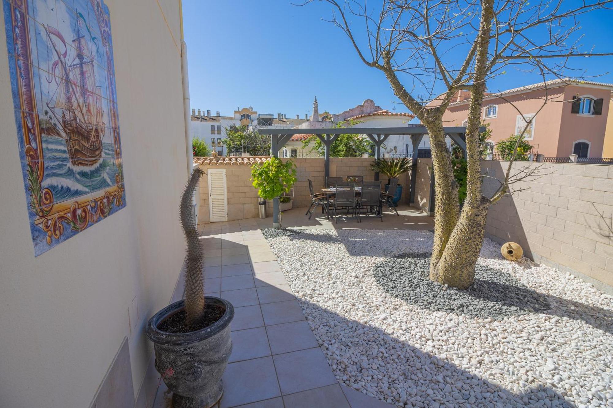 Bb Dona Ana Bed & Breakfast ลากอส ภายนอก รูปภาพ