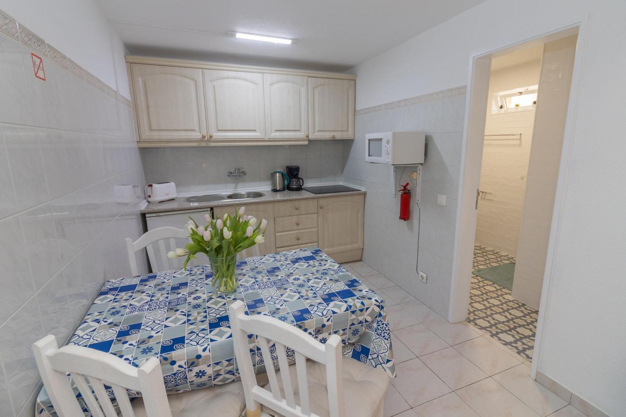 Bb Dona Ana Bed & Breakfast ลากอส ภายนอก รูปภาพ