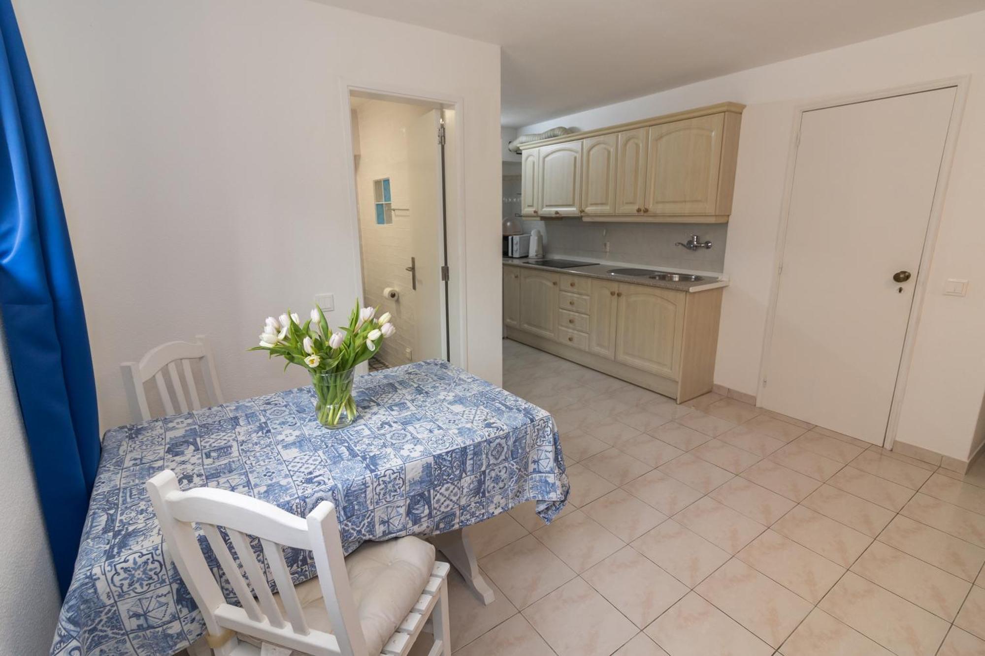 Bb Dona Ana Bed & Breakfast ลากอส ภายนอก รูปภาพ