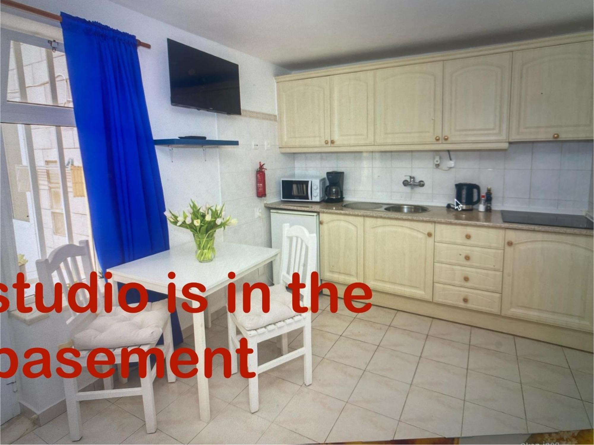 Bb Dona Ana Bed & Breakfast ลากอส ภายนอก รูปภาพ